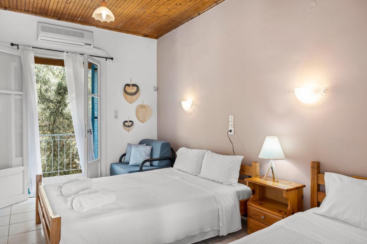 Oceanis Rooms Mikros Gialos Buitenkant foto