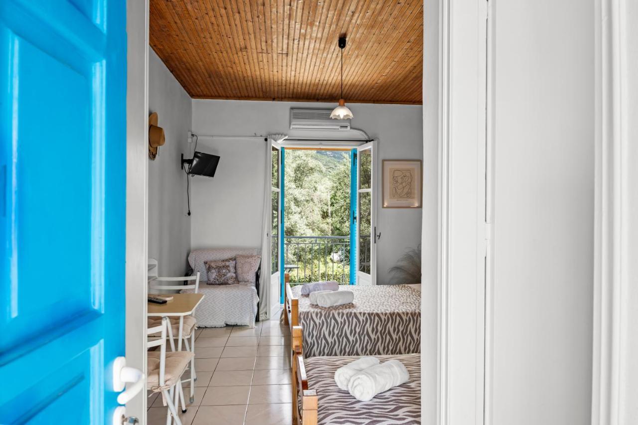 Oceanis Rooms Mikros Gialos Buitenkant foto