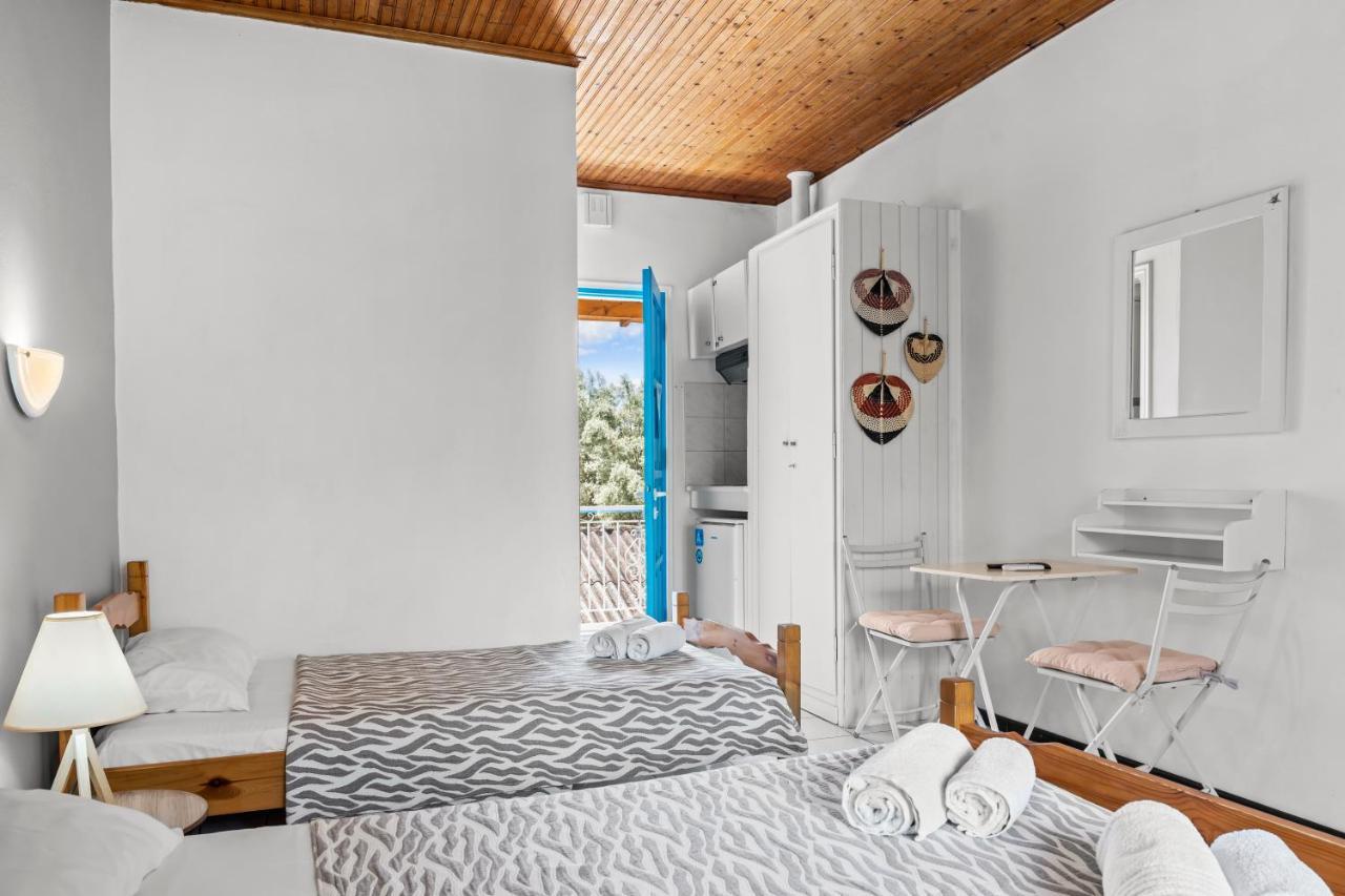 Oceanis Rooms Mikros Gialos Buitenkant foto