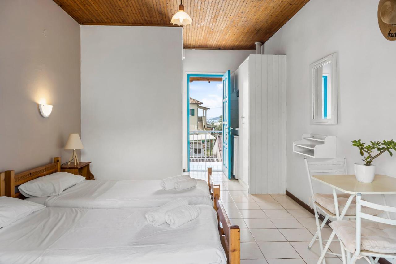 Oceanis Rooms Mikros Gialos Buitenkant foto