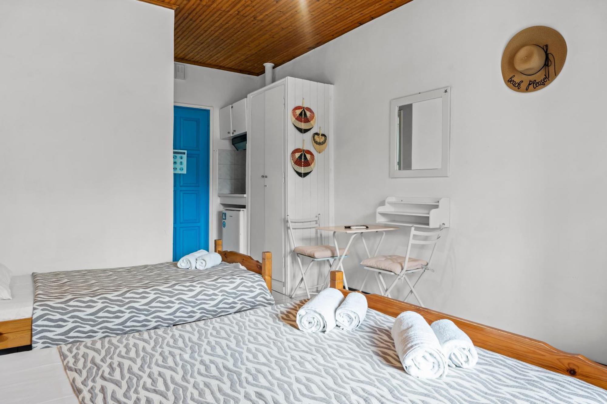Oceanis Rooms Mikros Gialos Buitenkant foto